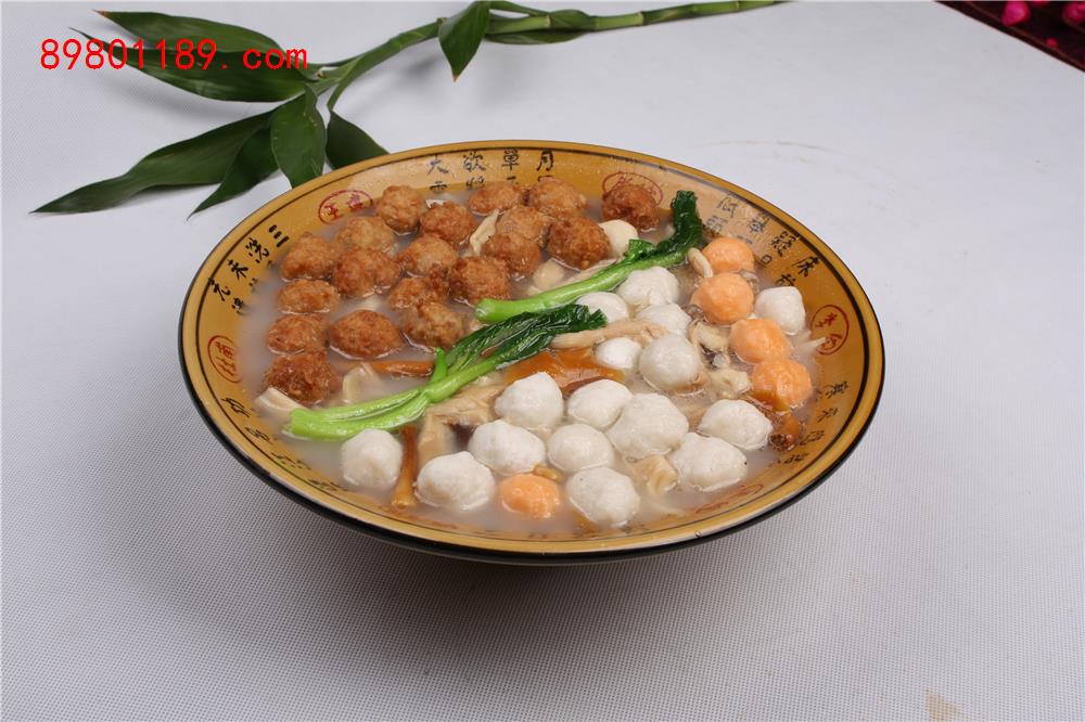 浓汤三菌煮双丸子